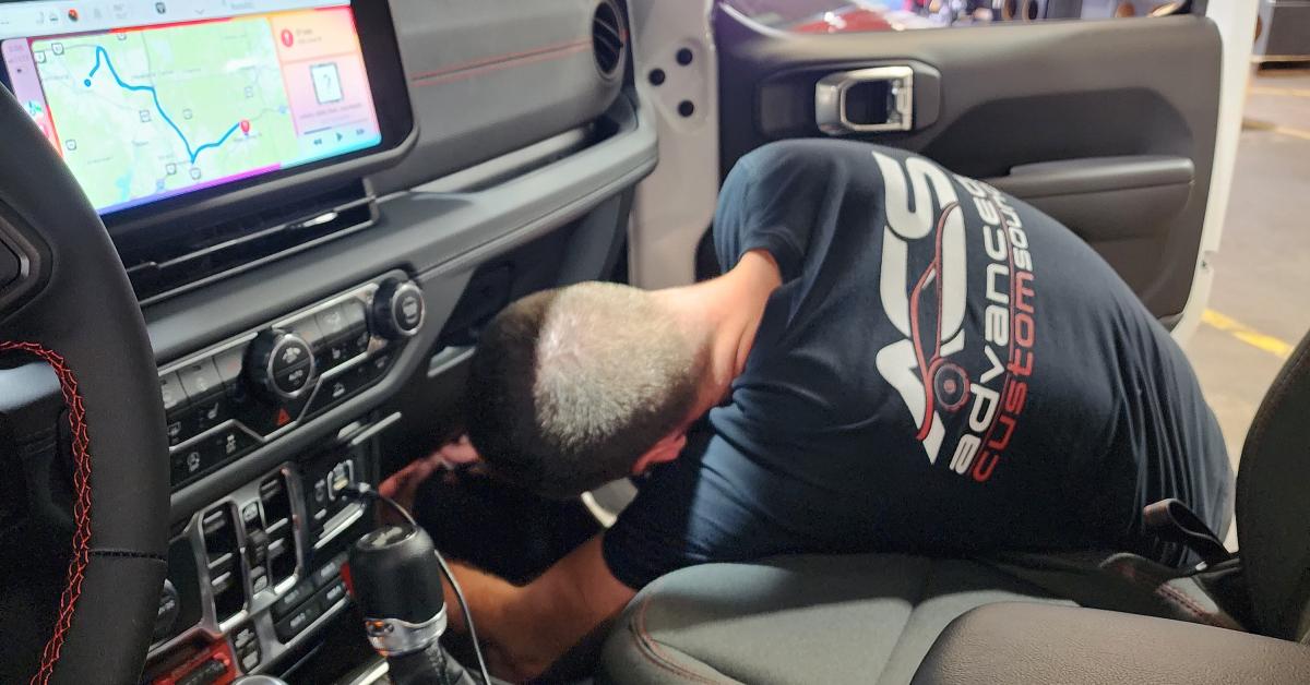 Vehicle Customization Technician Opportunities